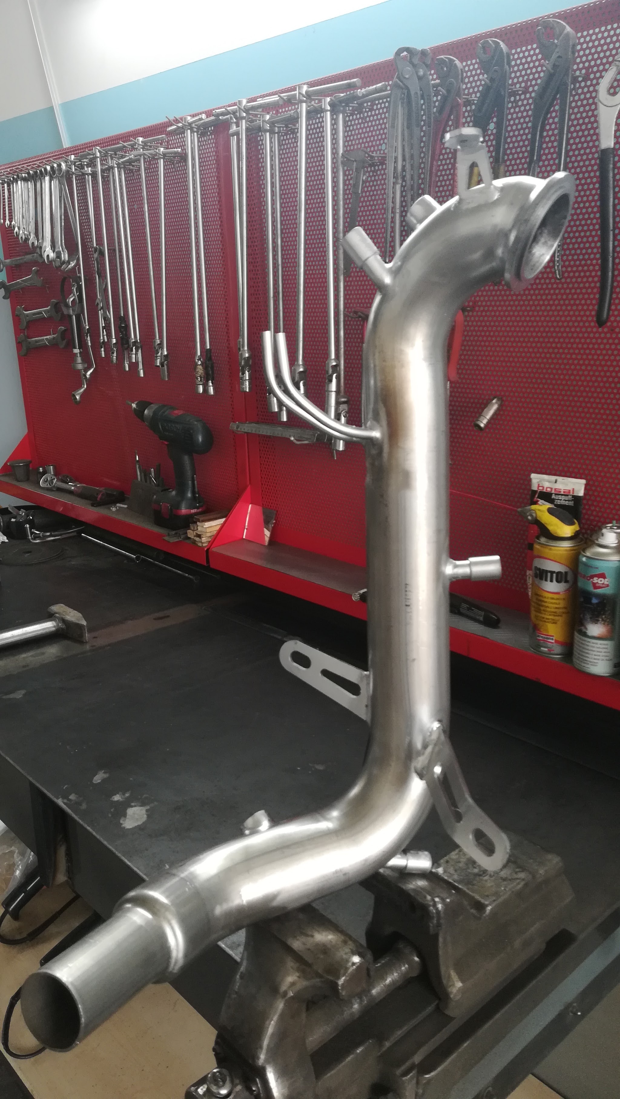 Componente di scarico lavorato nell'officina